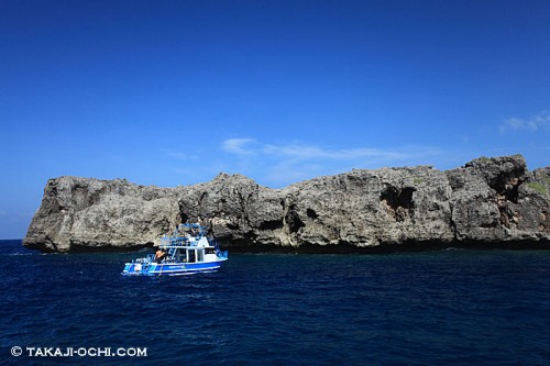 下地島の断崖絶壁(撮影:越智隆治)