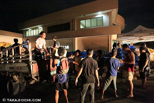フィリピン民放テレビ局ABS-CBNセブ支局でのボランティア作業（撮影：越智隆治）