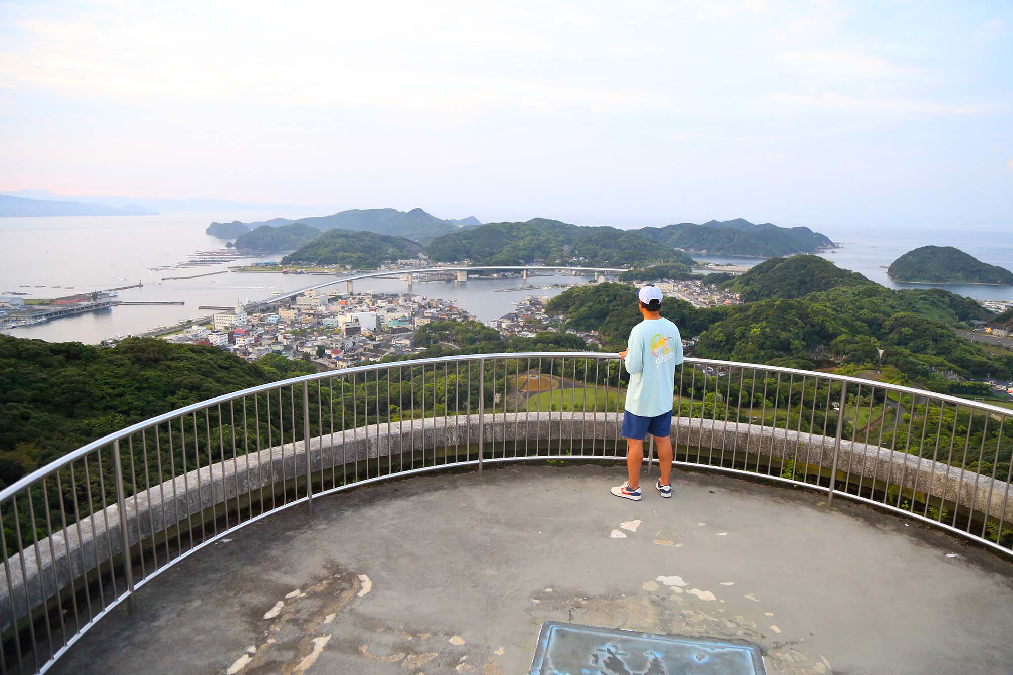 遠見山桜木展望所から見える牛深の街