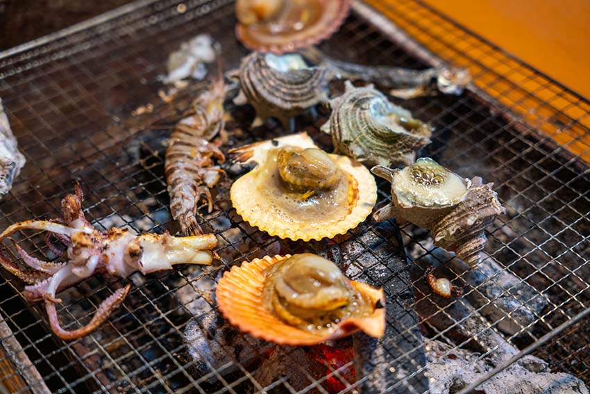 海鮮BBQ、アワビ、ヒオウギ貝、イカやサザエ、イワシ丸干し