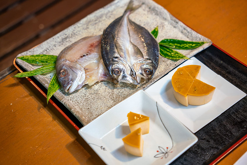 「天草うまかもん」と「ウニクリームチーズ」