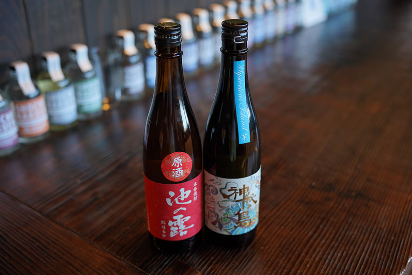 「池の露　紅はるか　原酒」と芋焼酎「神秘の島」
