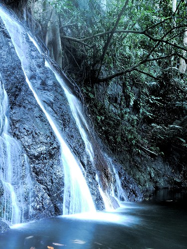パプアニューギニア、ヒリワフの滝