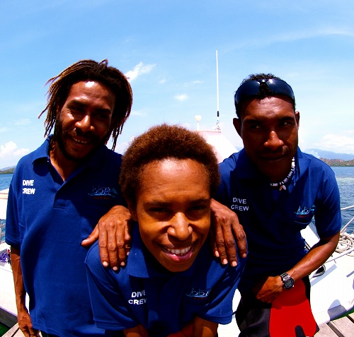 パプアニューギニア、ロロアタのダイビングスタッフ
