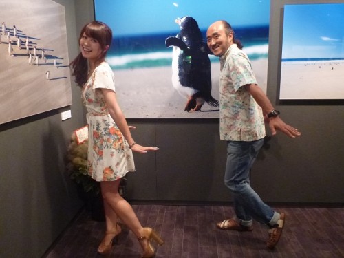 高砂さんのお気に入りの写真の前で撮りましょう！と言ったら、左足はこうね、とノリノリでペンギン指導までして頂きました 笑