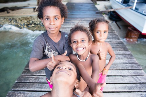 パプアニューギニアの子どもたち（撮影：岡田裕介）