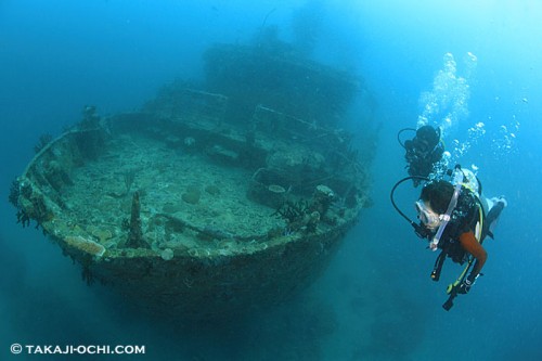 ニューカレドニアの沈船（撮影：越智隆治）