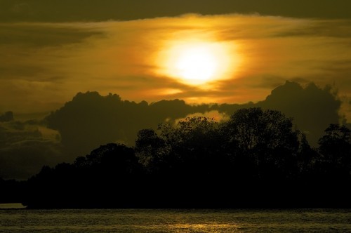 パプアニューギニアの夕焼け（撮影：中村卓哉）