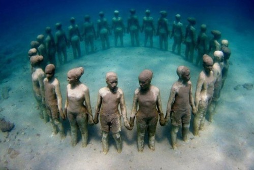 Jason DeCaires Taylorの水中彫刻（提供：ボニー・ウェイコット）