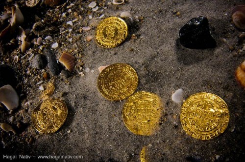 古代ローマ時代の金貨をダイバーが発見！ – イスラエル