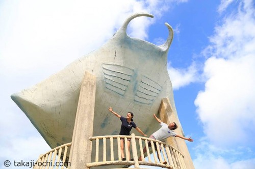 小浜島にある世界最大？のマンタ像