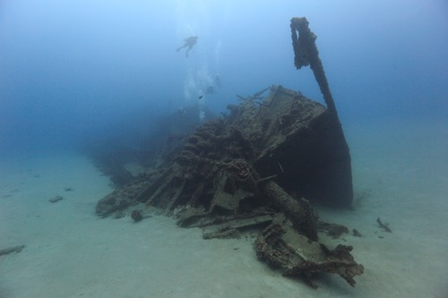 小笠原の沈没船を解明せよ 海中に静かに眠る無数の戦跡 ダイビングと海の総合サイト オーシャナ
