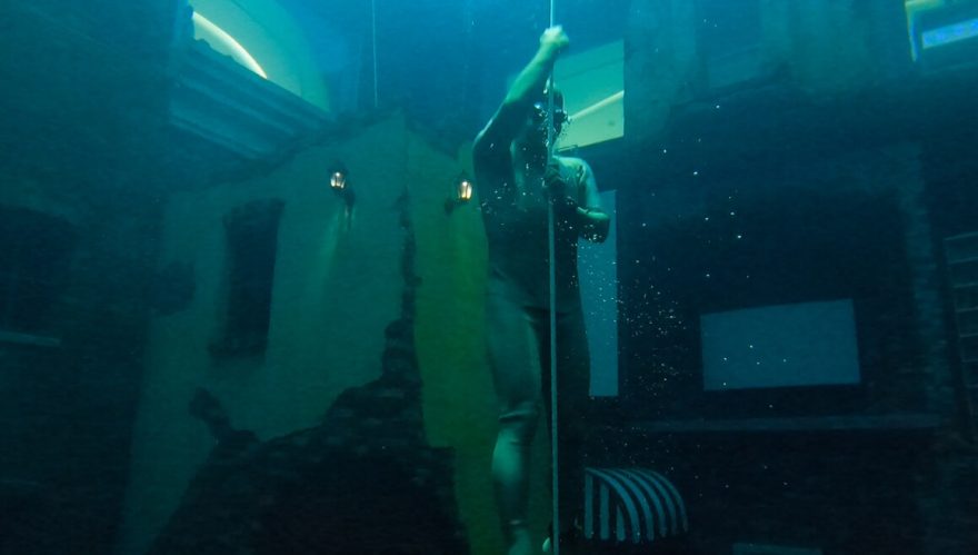 DeepdiveDubai（ディープダイブドバイ）体験記 日本人初！世界一深いプールで素潜りした男