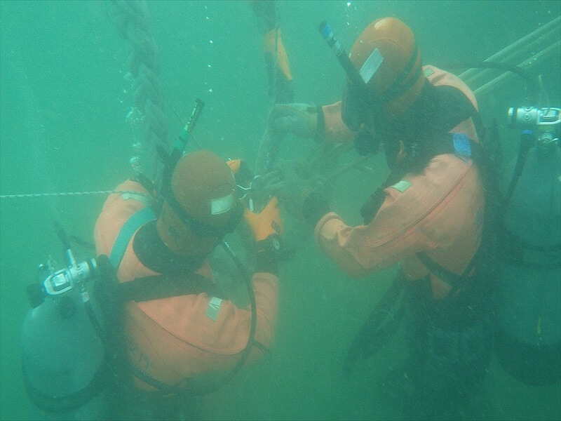 海上保安庁の潜水士の画像