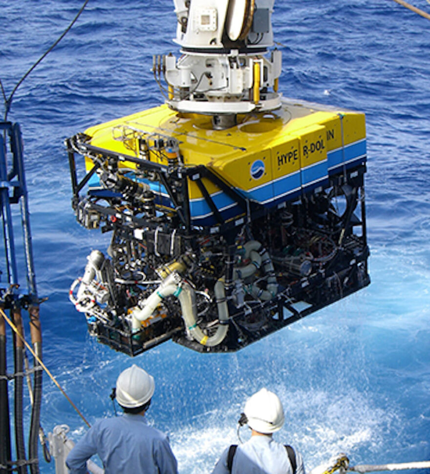 《無人探査機「ハイパードルフィン」》 写真：海洋研究開発機構