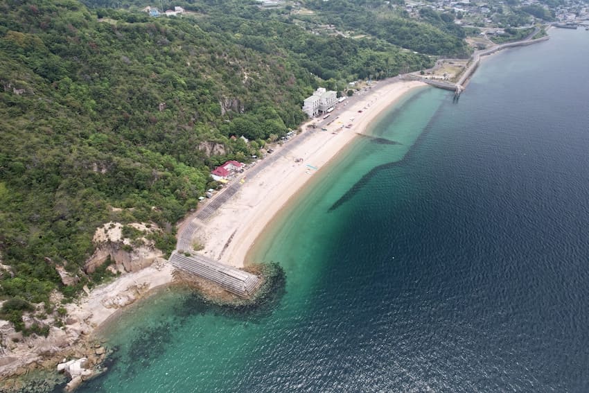 夏には多くの海水浴客が訪れる江田島の入鹿海水浴場でイベントは行われた