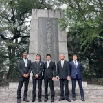 2025年10月14日　靖国神社常陸丸殉難記念碑の前で集まった潜水調査チーム 左から木下、寺澤、伊左治、清水、誉田