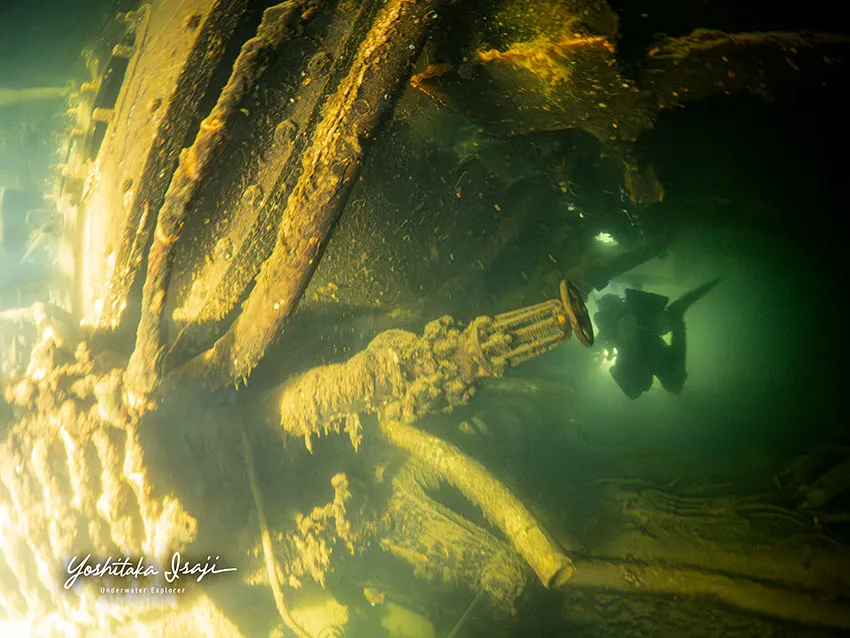 機関が詰まった通路
