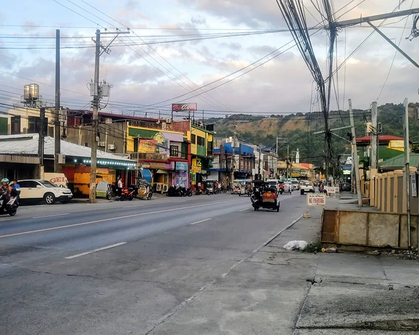 バリオバレットの町並み。ローカルの雰囲気が漂う