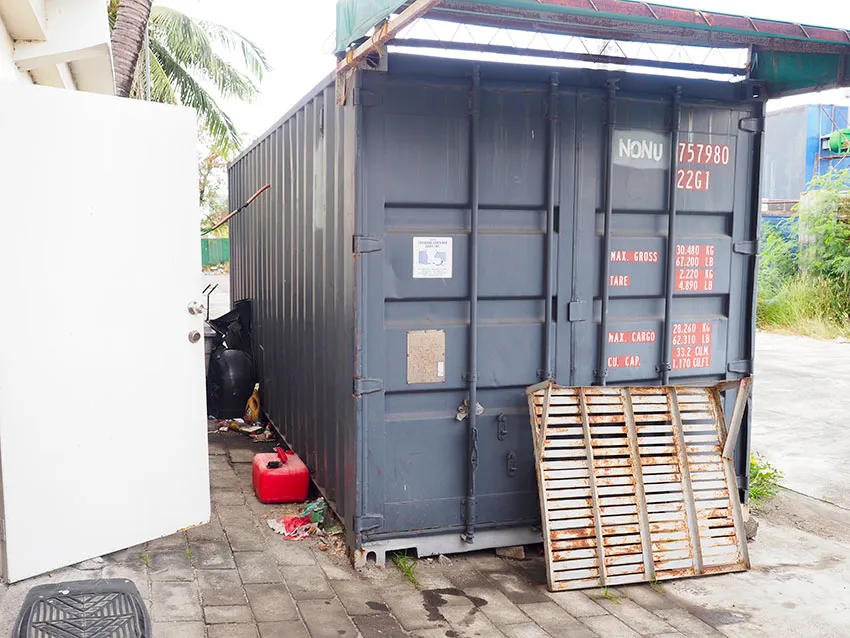 緊急時用に、簡易の高圧酸素治療用の設備がある