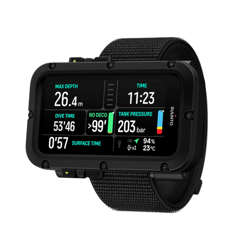 3.26インチAMOLEDディスプレイを搭載した「Suunto Nautic」