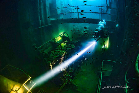 世界最小・最軽量のフルフレームが水中へ ― SONY α7CⅡ × AOI UH-A7CⅡで挑むチューク沈船 ―