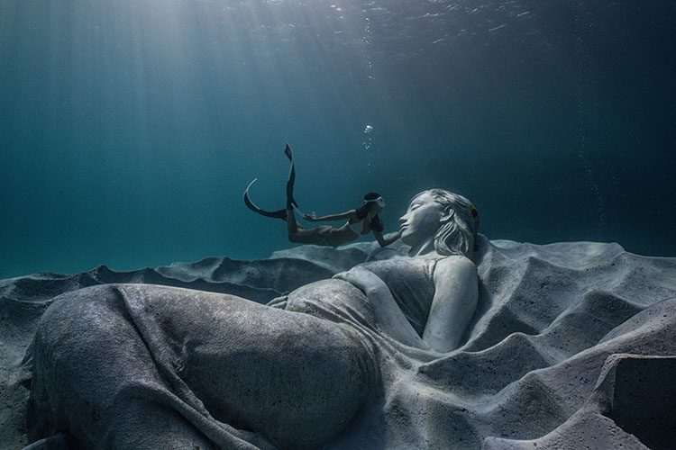 日本初、水中彫刻「オーシャン・ガイア」が徳之島に誕生──アートがつなぐ、海と人と未来