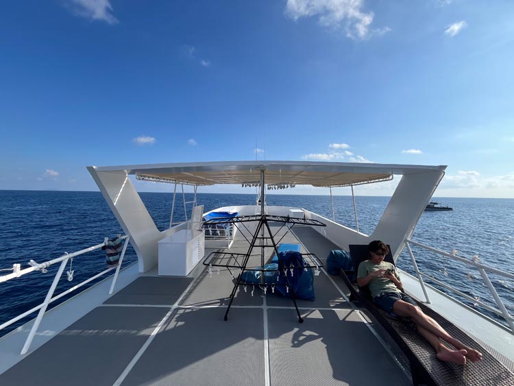 晴れた日はとても気持ちがいい船のデッキ