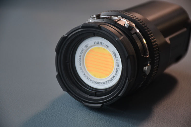 水中ライト「SYSTEM02 Tricolor」