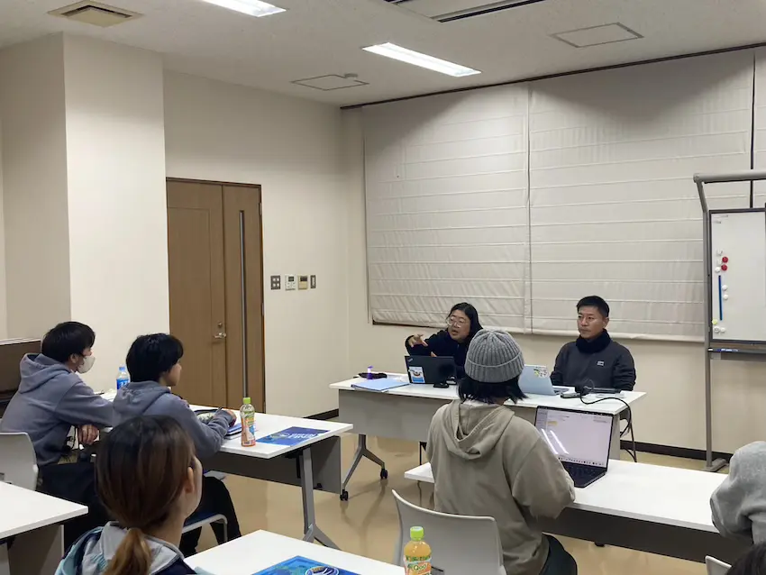 質疑応答では、「白化したサンゴは死んでいるのか」、「この種類のナマコはカウント対象になるのか」、といった、水中での実際の観察に基づいた具体的な質問が多く寄せられた