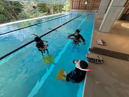 【伊豆・伊東】春休みに“海の準備”を｜親子シュノーケル教室を水の家で開催（3/28）