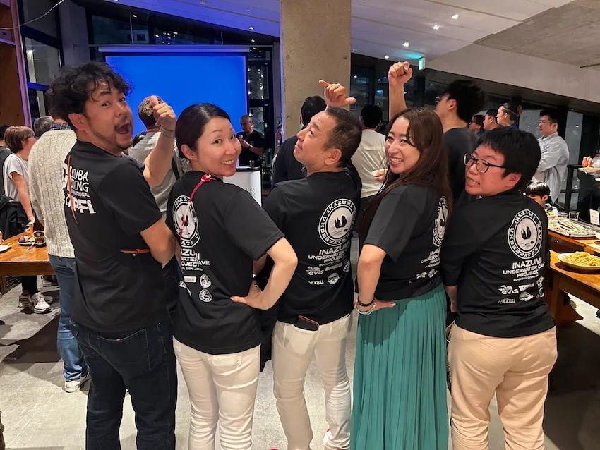 大分県・稲積水中鍾乳洞における探査・保全、安全啓蒙を行う「稲積水中洞窟プロジェクト」のチーム。発起人であるSDI TDI JAPAN代表・加藤大典をはじめ、複数の専門家が連携し、高い安全意識とスキルを備えたダイバーの育成を目指している