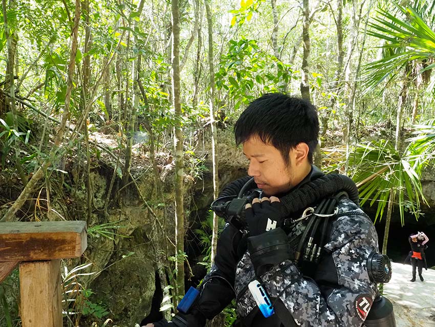 水中探検家・伊左治佳孝氏